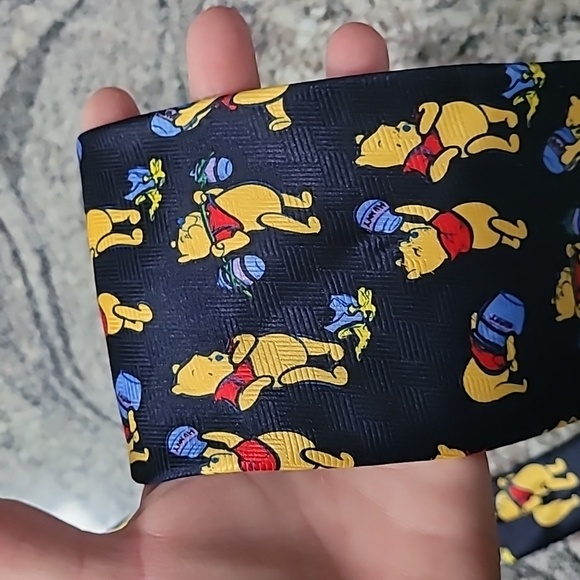Vintage Pooh Tie - Picture 11 of 12
